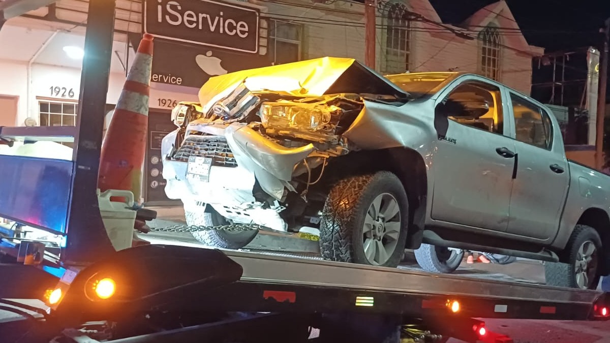Una aparatosa carambola que involucró a cuatro vehículos en la colonia Estrella de Torreón, se trata de un conductor de una camioneta color gris.