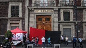 Destacó que, desde hace tres años, existe un conflicto colectivo económico en el que pretendían liquidar el contrato de los trabajadores del Monte de Piedad.