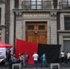 Destacó que, desde hace tres años, existe un conflicto colectivo económico en el que pretendían liquidar el contrato de los trabajadores del Monte de Piedad.