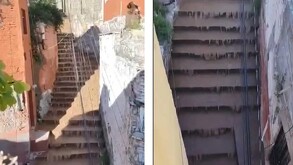 Una mega fuga de agua en el callejón de la bajada del Pípila en Guanajuato capital, sorprendió a vecinos y visitantes de la zona por una tubería.