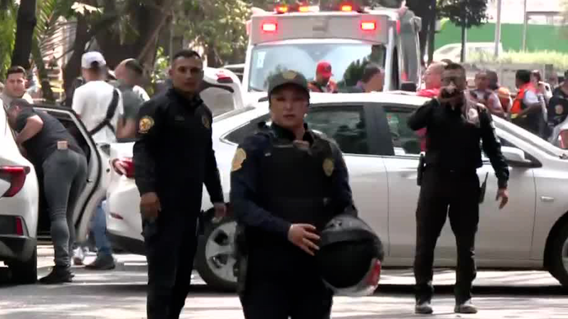 En la colonia Juárez, elemento de la SSC acordonó la zona por elementos policiacos, mientras personal médico  realizó la certificación correspondiente.