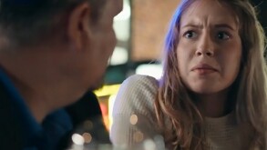 Adela se dejó engañar por una persona que se hizo pasar por su amigo.