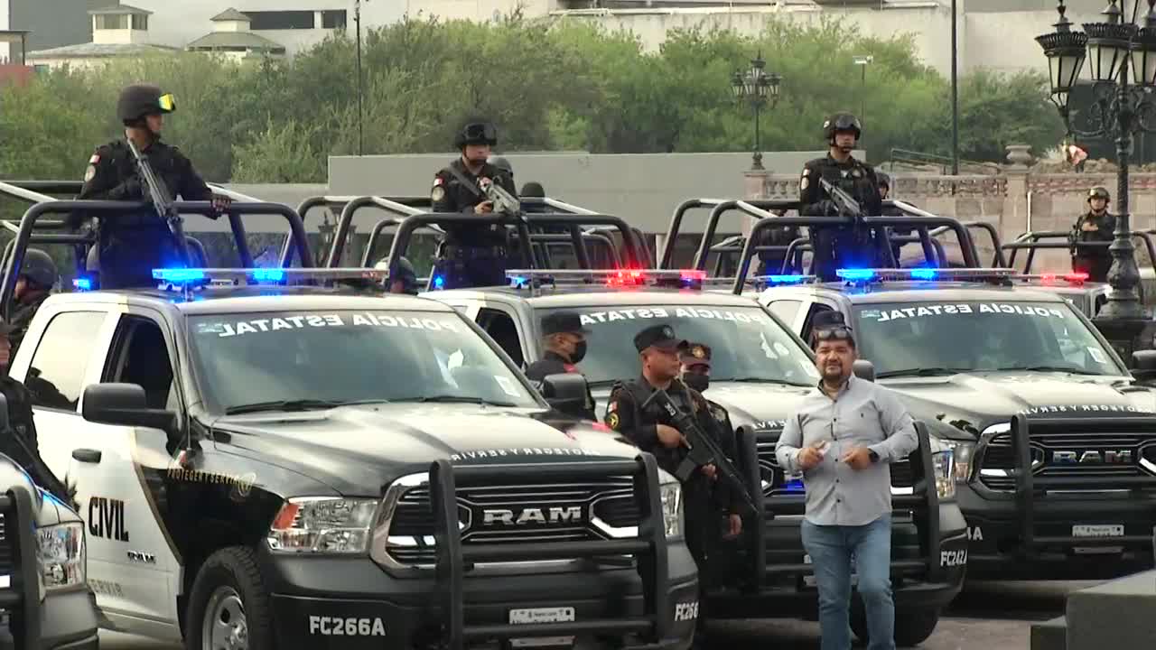El fiscal de Nuevo León informó que recientes ataques a policías municipales y Fuerza Civil estarían vinculados a un mismo grupo delictivo.