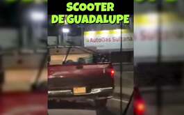 El presunto robo de un scooter eléctrico que pertenecería a un programa de movilidad gubernamental fue captado por cámaras de videoaficionados.