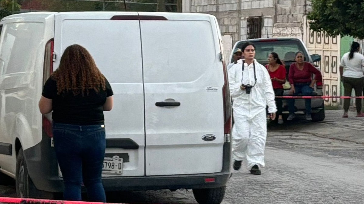 La colonia División del Norte se conmocionó luego de que una pareja se agrediera con cuchillos; vecinos reportaron la emergencia al 911.
