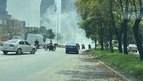 Captan nube de gas por fuga de pipa sobre Circuito interior en la Cuauhtémoc, Ciudad de México.