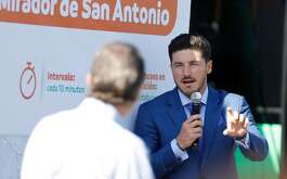 El gobernador de Nuevo León, Samuel García afirmó que en la Ciudad de México no tiene camiones top, al tiempo que entregó nuevas unidades a la Ruta 214.