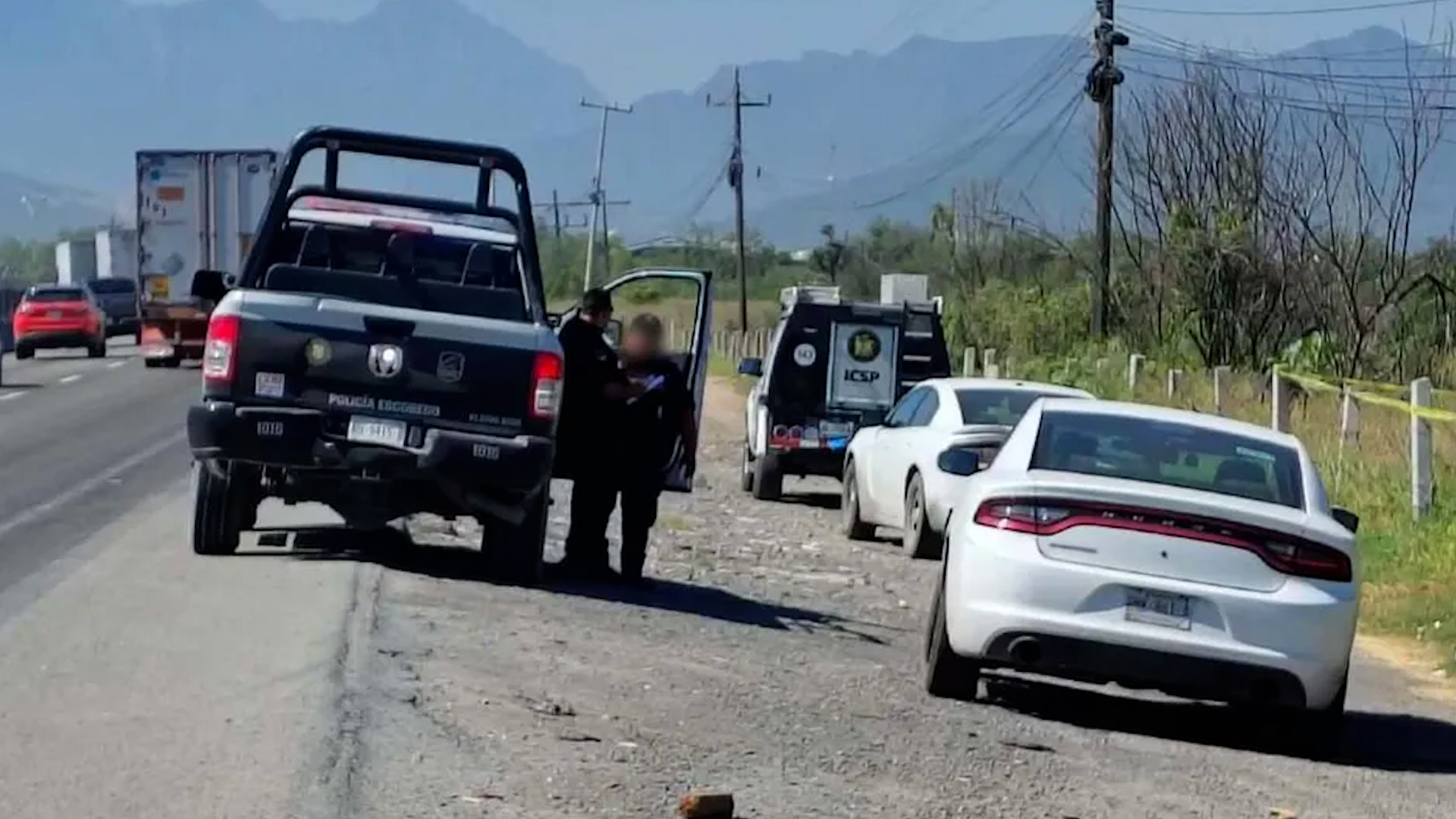 Las autoridades presumen que la víctima fue privada de la libertad en algún otro punto del Área Metropolitana para darle muerte en el Libramiento Noroeste