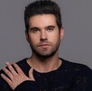 Las imágenes de Eleazar Gómez con su pareja durante un evento público provocaron reacciones divididas entre críticas y muestras de apoyo.