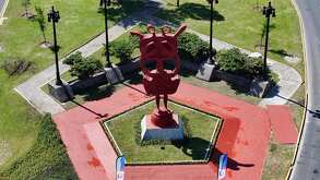 Inauguran la escultura Niña Cangrejo en San Pedro Garza García