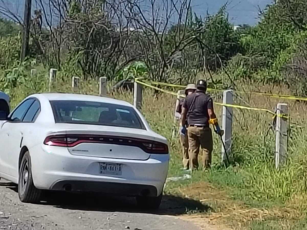 El cuerpo de un joven maniatado y baleado fue encontrado sobre el Libramiento Noroeste en el municipio de Escobedo, Nuevo León.