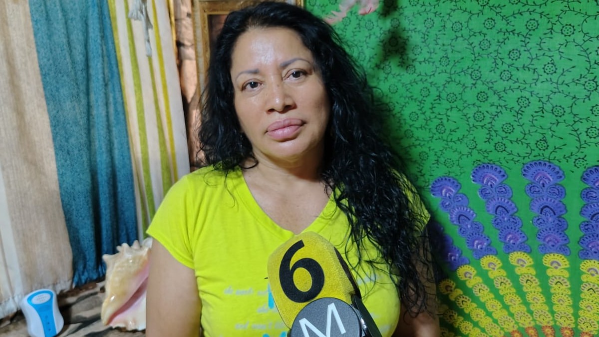 Teresa, la sobandera, una curandera cuya fama trasciende los límites del recinto comercial, ha creado gran fama en el Mercado Juárez.