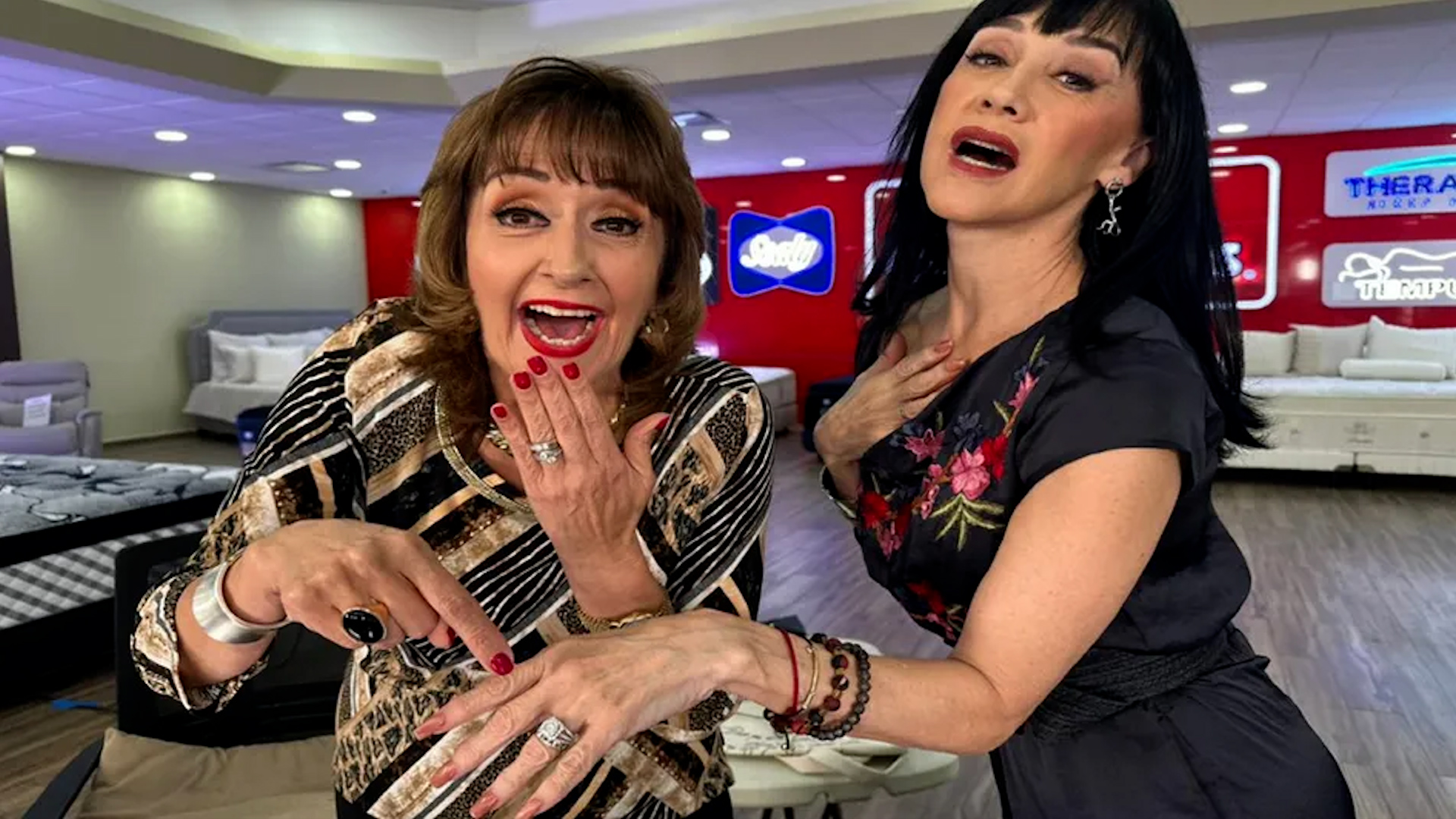 Durante la entrevista, no solo compartió detalles de su vida artística, sino que también dejó ver lo enamorada que está de su actual pareja.