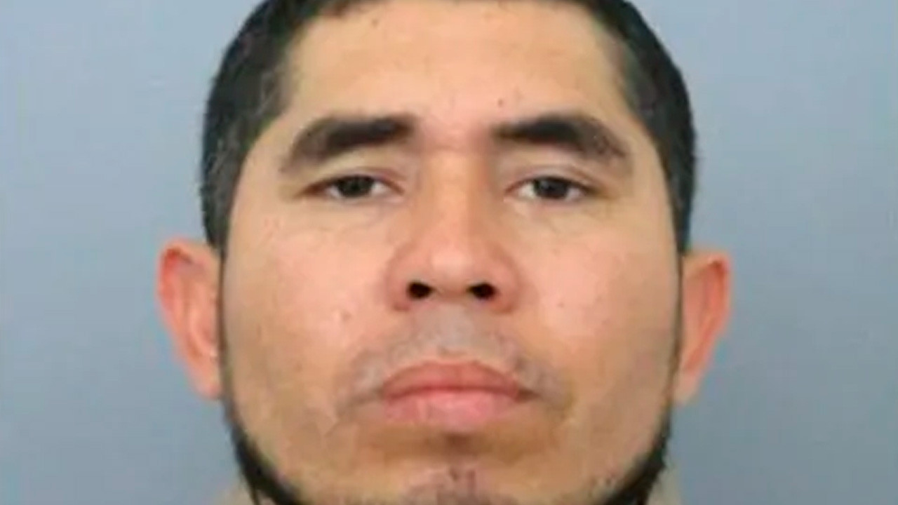 Luis Alberto Muñoz Robles, alias 'El Motoratón', presunto jefe de plaza de un grupo delictivo, fue detenido durante un operativo en Baja California Sur.