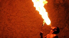 Automovilistas que se encontraban en el crucero presenciaron el momento y corrieron a auxiliarlo mientras solicitaban la presencia de los cuerpos de emergencia