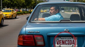 El precio de la multa por circular con placas vencidas en Monterrey puede variar dependiendo de la antiguedad de las mismas
