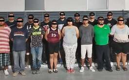 Las autoridades detuvieron a 28 presuntos integrantes de la delincuencia organizada, quienes estarían ligados a ataques a policías en Nuevo León.