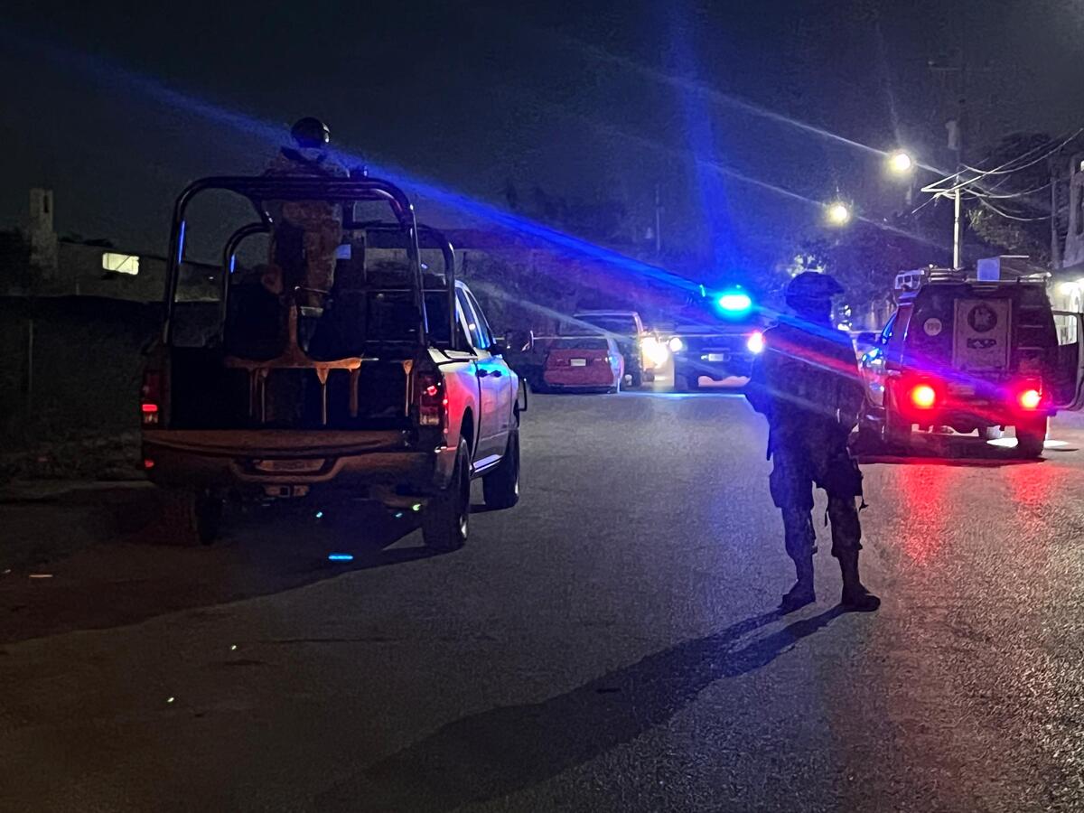 Hombres armados irrumpieron en una casa y asesinaron a balazos a una mujer en la colonia Alianza Real, en el municipio de Escobedo, Nuevo León.