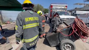 Una llantera móvil explotó este sábado en Guadalajara, afectando dos vehículos. Protección Civil y Bomberos controlaron el incidente sin personas lesionadas.