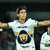 José Juan Macías celebrando un gol con la camiseta de Pumas de la UNAM.