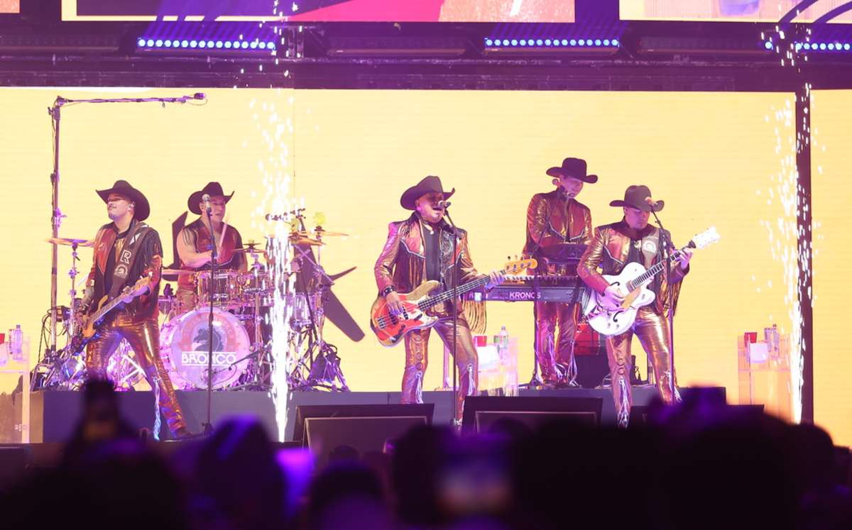 El Grupo Bronco se presentó con éxito en la Arena Monterrey con su gira Dejando Huella.