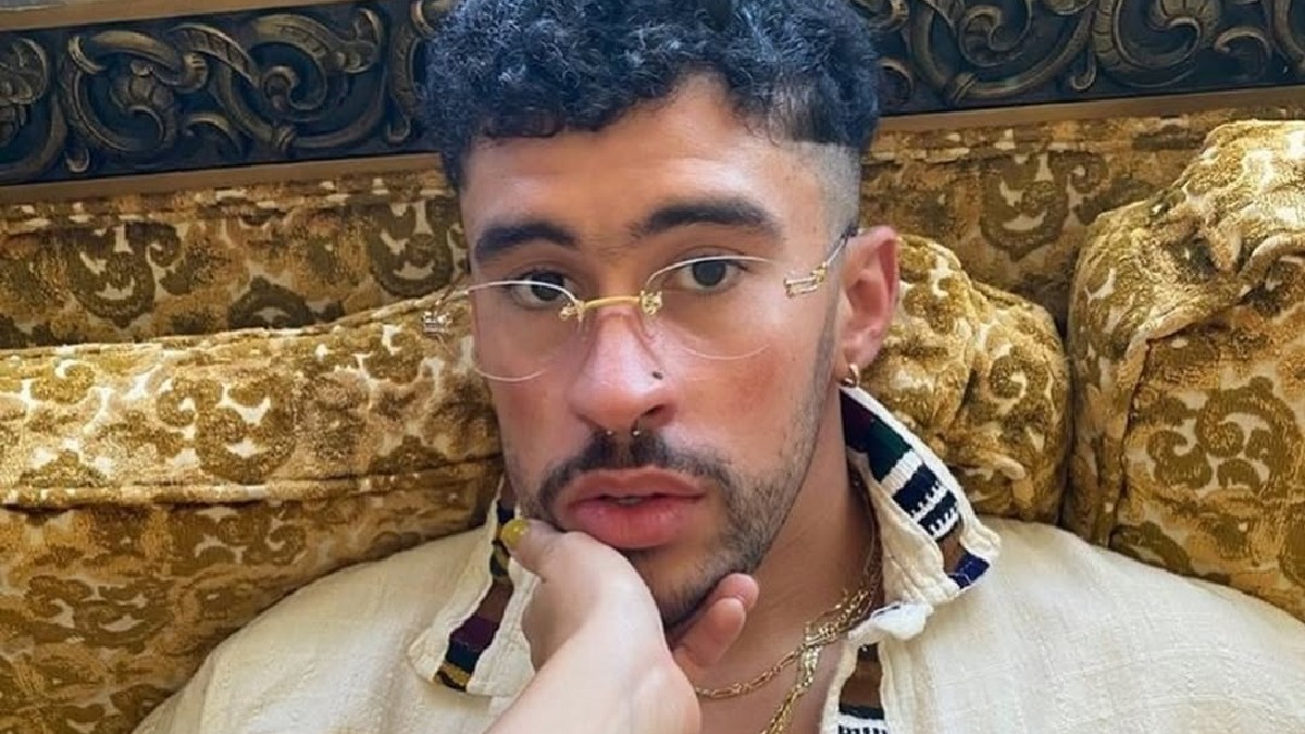 El músico puertorriqueño Bad Bunny utilizó su monólogo en el popular programa Saturday Night Live (SNL) para responder con sorna a la polémica