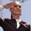 El Zócalo de la Ciudad de México se tiñe de tricolor por el festejo del primer año de Claudia Sheinbaum este 5 de octubre.