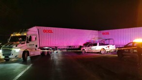 Policía de Tlajomulco resulta grave tras chocar con su unidad contra un tráiler