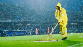 El encuentro de la jornada 12 entre los Pumas de la UNAM y las Chivas fue reprogramado por lluvia.