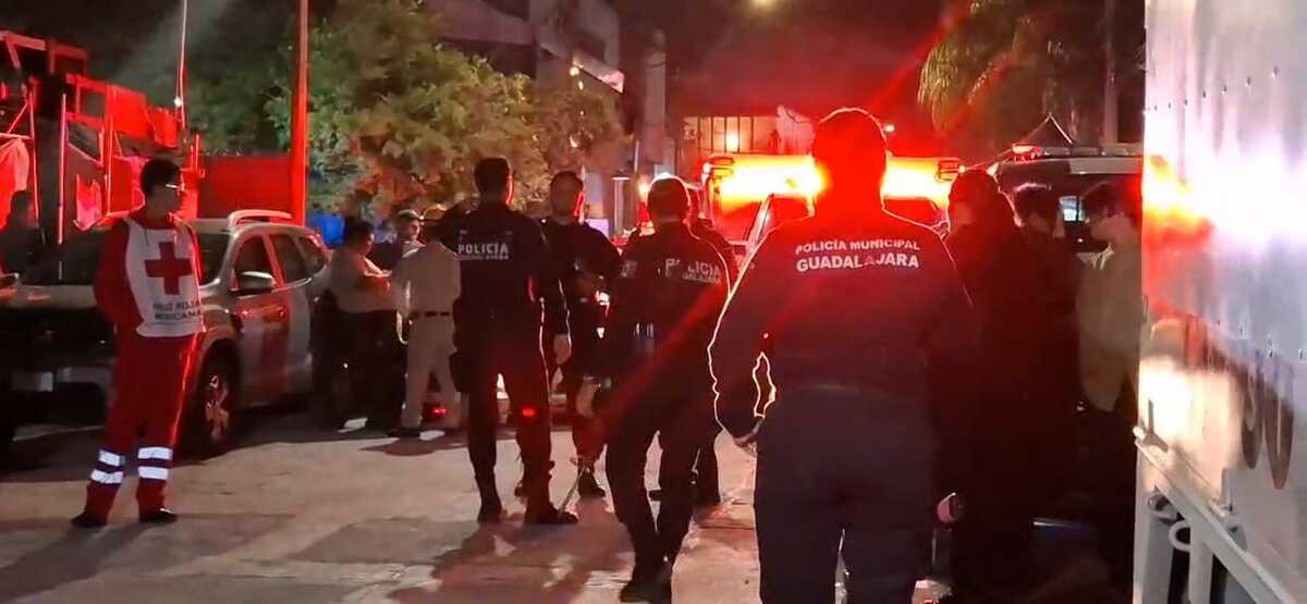 Joven cae de obra en construcción en Guadalajara Joven cae de obra en construcción en Guadalajara
