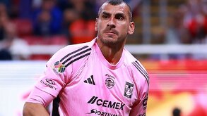 El portero argentino terminó molesto tras el resultado entre los felinos y Cruz Azul, quienes empataron en los últimos minutos gracias a un penalti.