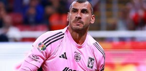 El portero argentino terminó molesto tras el resultado entre los felinos y Cruz Azul, quienes empataron en los últimos minutos gracias a un penalti.