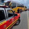 El conductor de una unidad de transporte turístico originario de Michoacán, fue prensado por su propio autobús en la comunidad de La Sauceda.