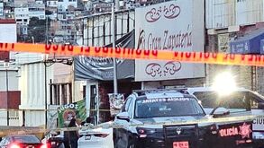 Un joven de 25 años, que todavía no ha sido identificado, fue asesinado a puñaladas en una riña frente al mercado La Acocota. Fiscalía investiga el caso.