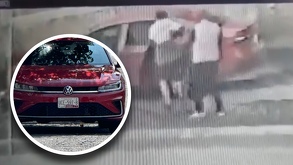 Apenas bajó su novia del auto, el hombre fue interceptado por dos sujetos que lo amenazaron para pasarse a los asientos traseros y poder cometer el atraco.