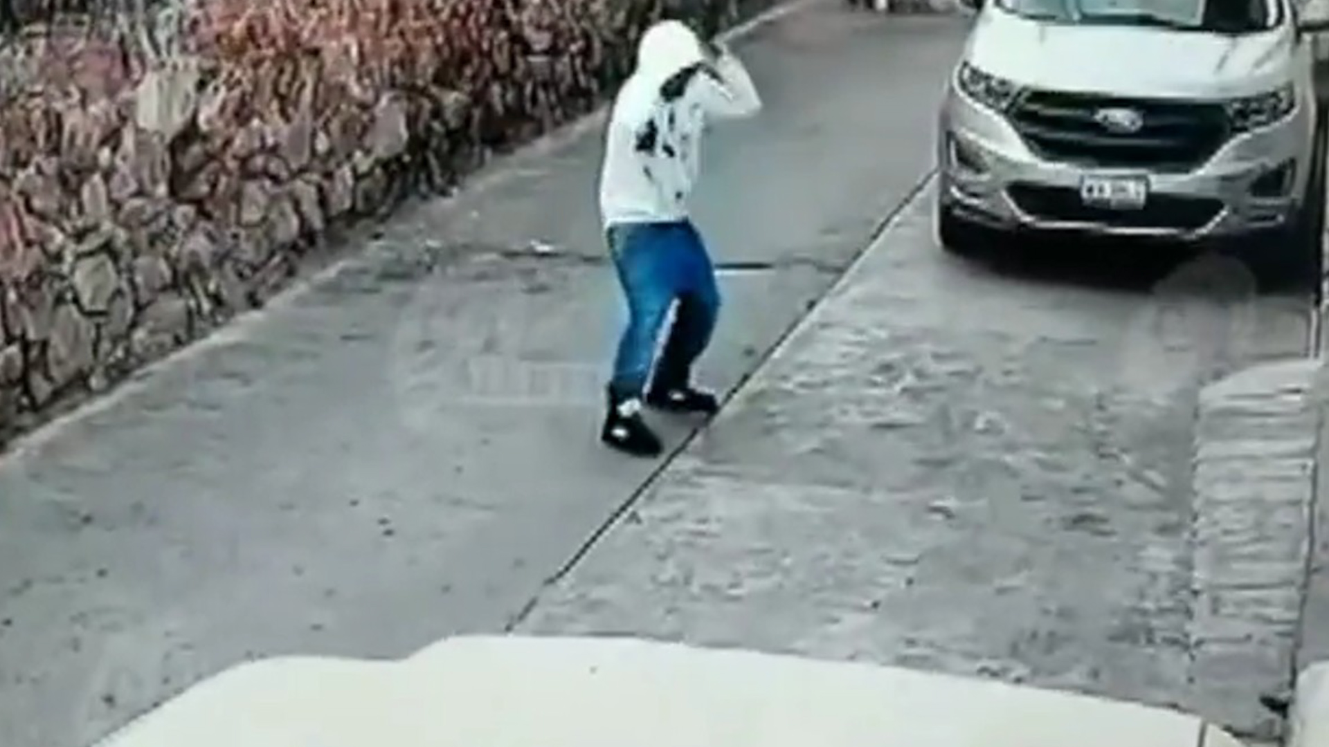 Autoridades de la Fiscalía y la Secretaría de Seguridad mexiquense ya están investigando el asesinato del joven en Tlalnepantla.