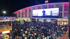 Que mal : Leon larregui y fanaticos se manifiestan contra la reventa previo al concoirton de zoe