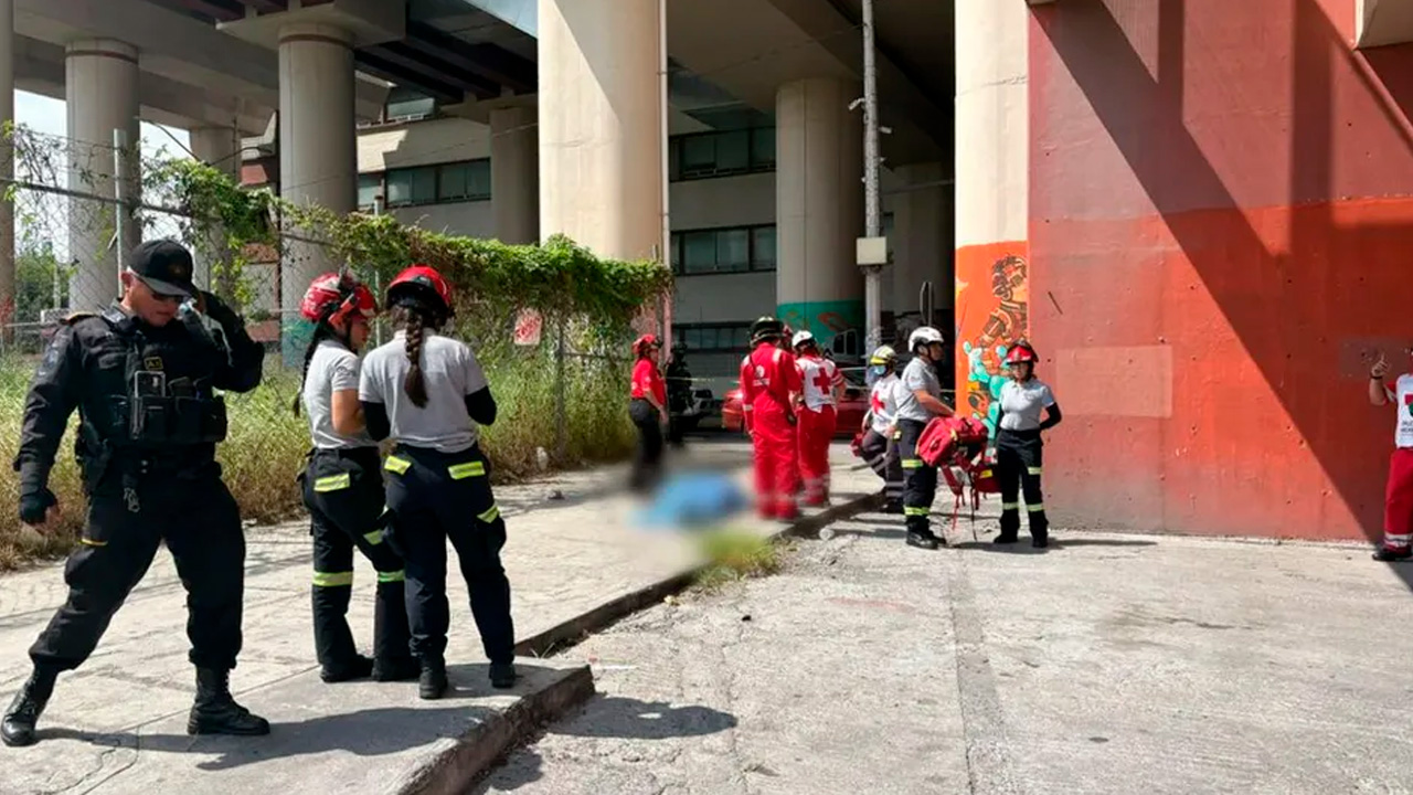 Un hombre perdió la vida tras caer de una estación del Metro en Monterrey, provocando la movilización de distintas corporaciones en la avenida Félix U. Gómez.