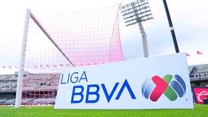 Paulinho, actual bicampeón de goleo, vuelve a liderar la tabla, sin embargo, dos jugadores le siguen muy de cerca a falta de cinco jornadas.