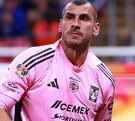 El portero argentino terminó molesto tras el resultado entre los felinos y Cruz Azul, quienes empataron en los últimos minutos gracias a un penalti.