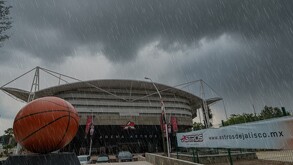 El pronóstico indica lluvias intermitentes durante el día y la noche, por lo que el paraguas sigue siendo indispensable en Guadalajara.