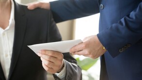 El área de Recursos Humanos de Cial contactó al empleado, quien se mostró comprensivo y se comprometió a gestionar de inmediato la devolución de los fondos exce