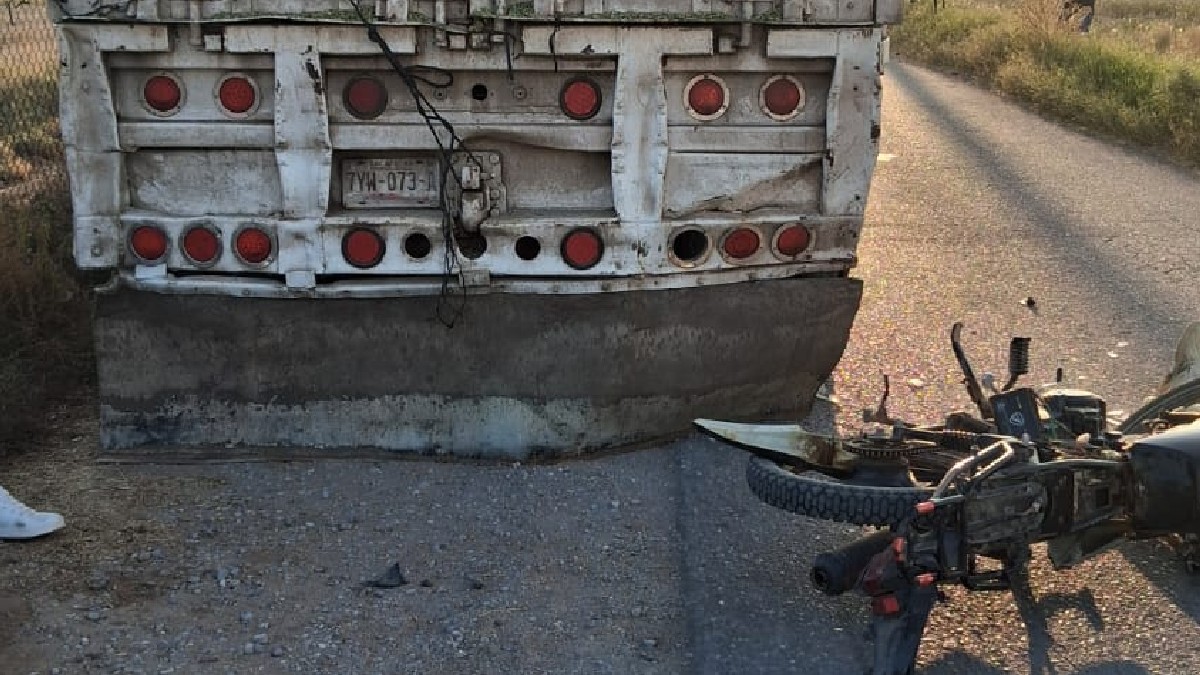 El fatal percance ocurrió alrededor de las 06:00 horas en el tramo carretero que conduce al ejido Esmeralda, a la altura de la granja conocida como El fatal percance ocurrió alrededor de las 06:00 horas en el tramo carretero que conduce al ejido Esmeralda, a la altura de la granja conocida como