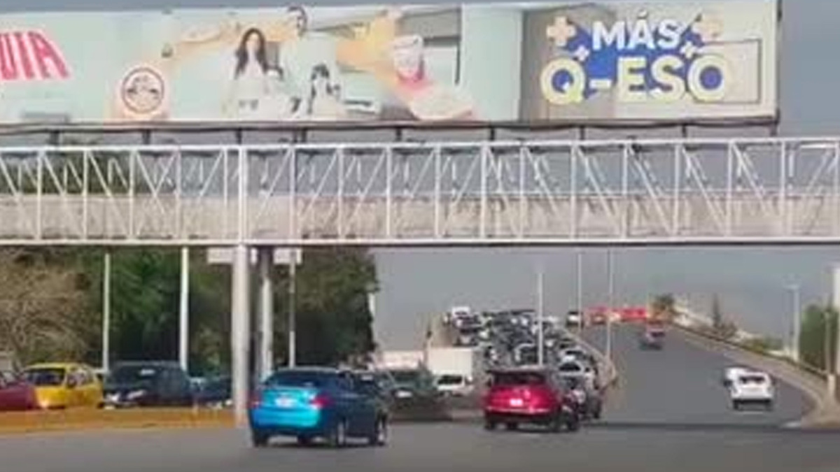 La mañana de este martes, el filtro de seguridad ubicado en el Puente Plateado provocó largas filas para quienes desean cruzar de Gómez Palacio a Torreón.