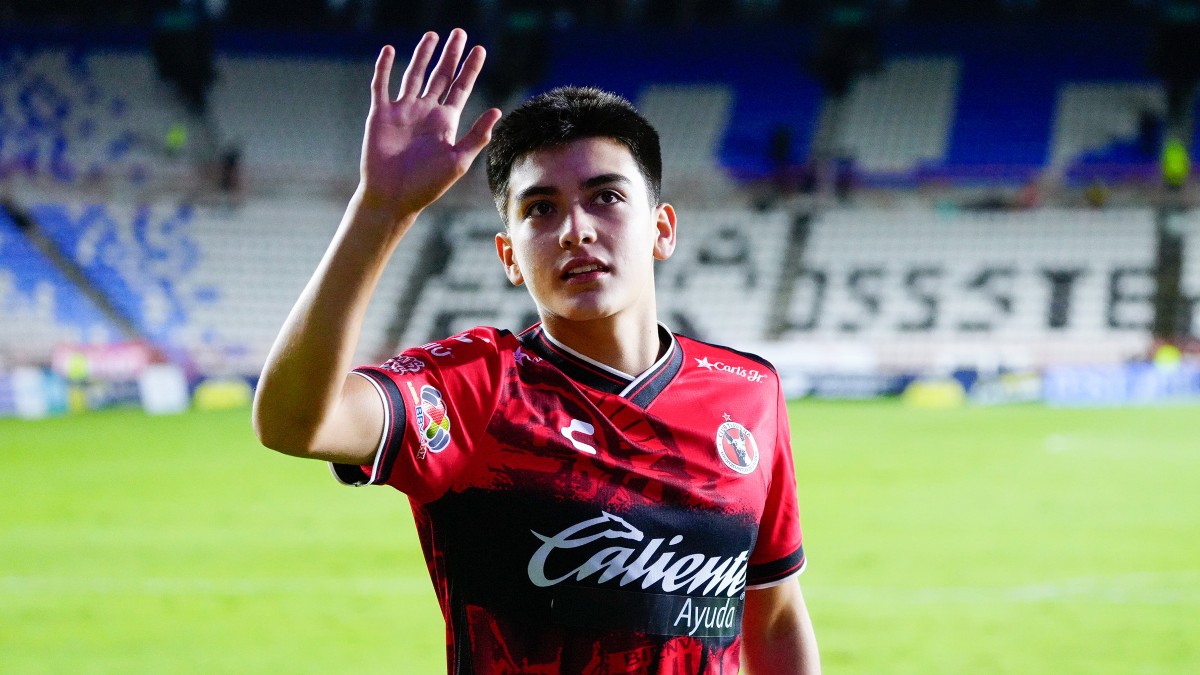 Debido a que aún tiene 16 años, el sueldo de Gilberto Mora todavía es correspondiente a su estatus de menor de edad.