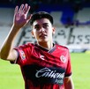Debido a que aún tiene 16 años, el sueldo de Gilberto Mora todavía es correspondiente a su estatus de menor de edad.