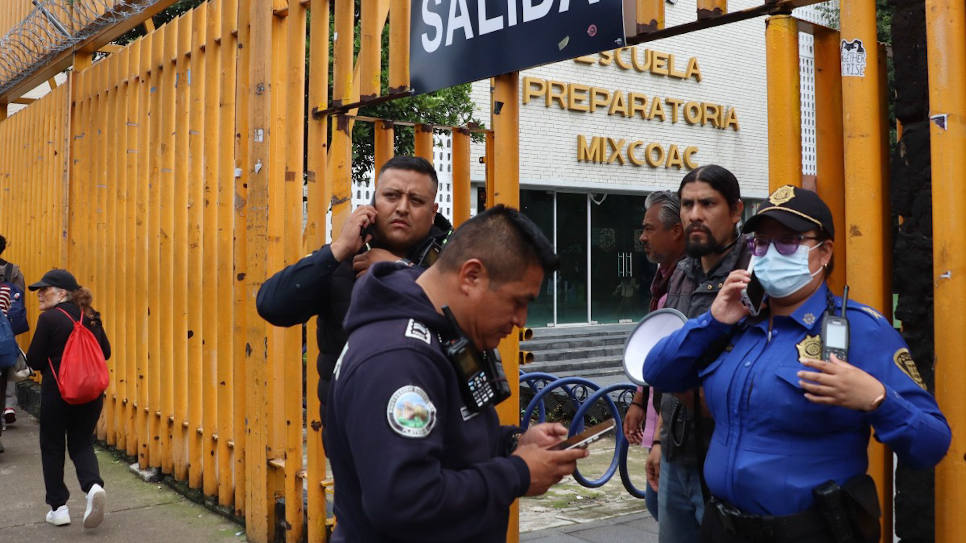 La Fiscalía General de Justicia de la Ciudad de México con la Policía Cibernética, lograron identificar a dos sujetos relacionados con las amenazas.