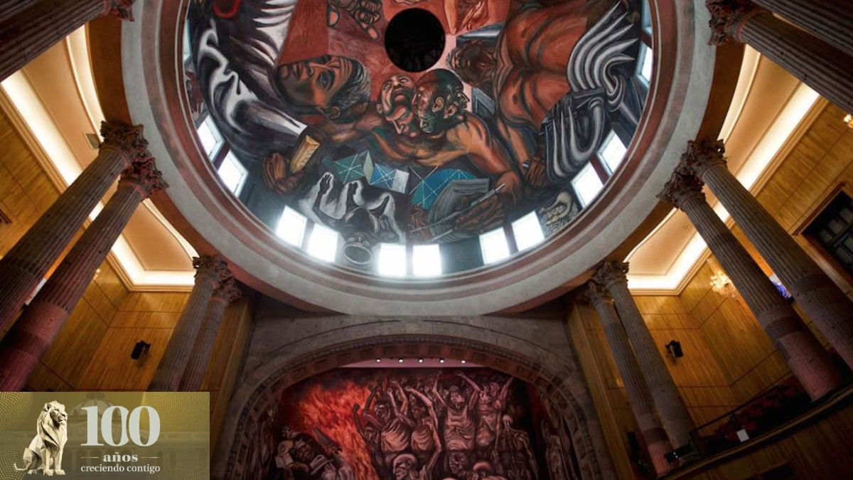 El Paraninfo Enrique Díaz de León alberga murales de José Clemente Orozco y ha sido sede de ceremonias universitarias durante más de 80 años.