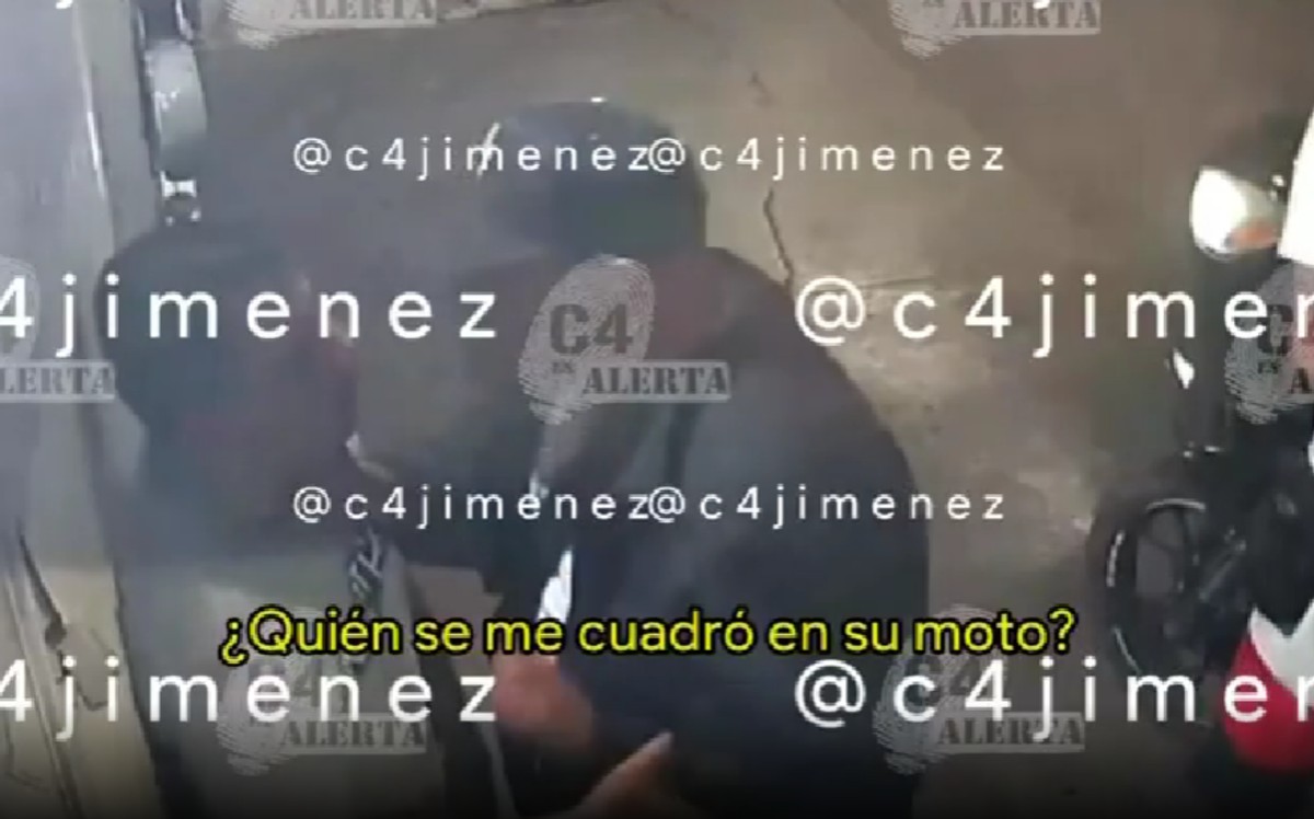 Según los testigos, los tres extorsionadores operan en un tianguis de Iztapalapa.