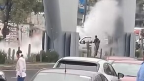 Tras chocar, el gas comenzó a salir y generó una nube blanca